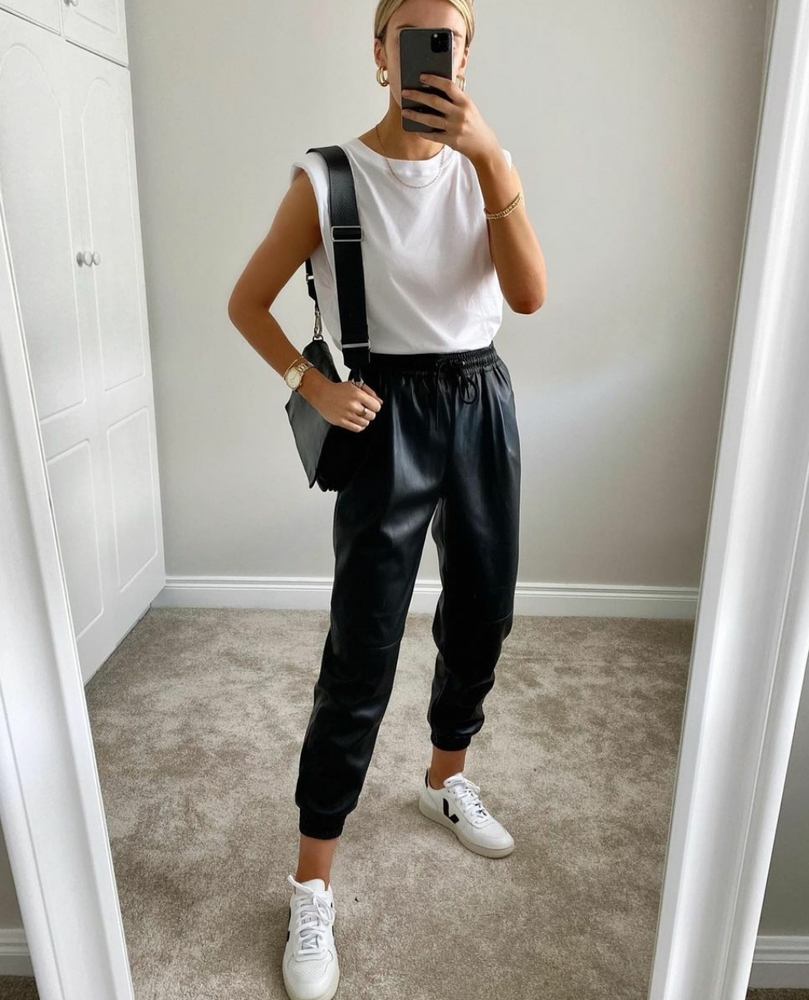HOST PICK🎉NWT ZARA Faux Leather SLOUCHY Pants - Picture 4 of 16